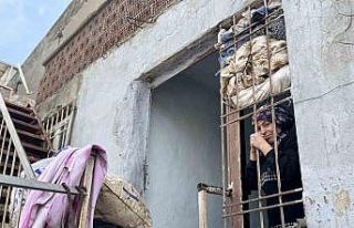 Şiddet ve kuma gerçeğine rağmen 4 çocuğu için...