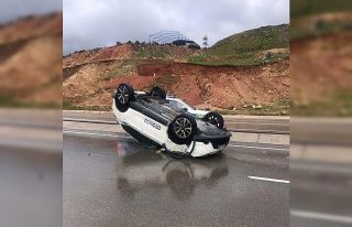 Siirt’te kontrolden çıkan araç takla attı