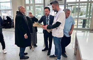 Silvan’da Yaşlılar Haftası’nda hastaneye gelen...