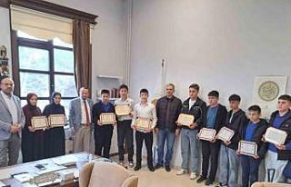Simav’da 10 öğrenci Hafızlık Belgesini aldı