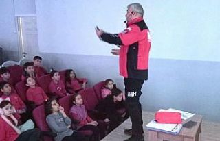 Simav’da öğretmen ve öğrencilere Okul Afet Farkındalık...