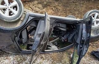 Sinop’ta kontrolden çıkan araç takla attı