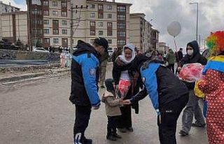 Şırnak’ta polis Nevruz etkinliklerine katılan...