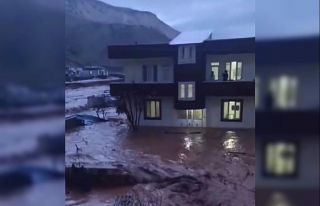 Şırnak’ta sağanak sele neden oldu, evleri su...