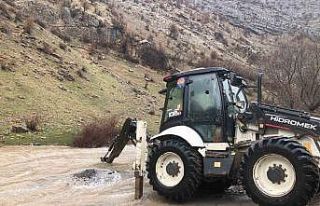 Şırnak’ta sel suları yolları kapattı