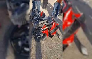 Siverek’te otomobille çarpışan genç motosikletli...