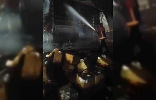Siverek’te peçete yüklü tır alevlere teslim...