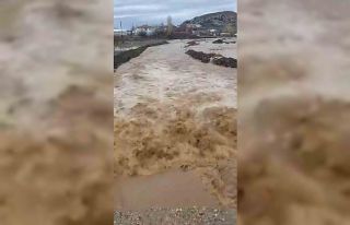 Siverek’te sağanak yağış sele neden oldu