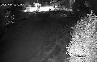 Sohbet ederken 4 metre yükseklikten beton zemine...