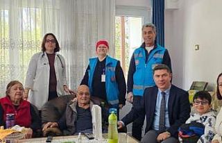 Söke’de yaşlı çınarları ziyaret edip, moral...