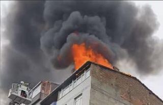 Sultangazi’de 6 katlı binada yangın paniği yaşandı,...