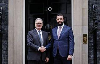 Suriye Devlet Başkanı eş-Şara’dan İngiltere’ye...