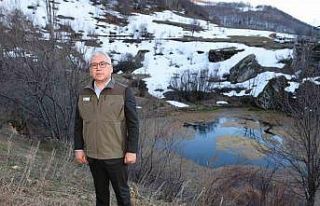 Tabiat Parkı ilan edilen Dipsiz Göl Şelalesi ziyaretçilerini...