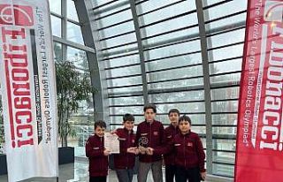 TACEV öğrencileri, robotik olimpiyatlarında Türkiye...