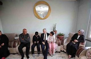 Tahmazoğlu, evlere misafir oluyor