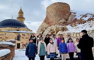 Tarihi İshak Paşa Sarayı ve Ağrı Dağı eteklerinde...