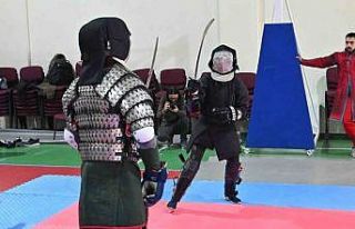 Tarihin izinde kılıçlar çarpıştı