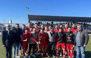 Tavşanlı Demirbilekspor kupasını aldı