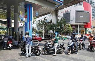 Tayland’da akaryakıt krizi: Sürücüler istasyonlara...