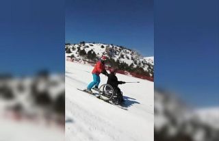 Tekerlekli sandalyeyle kayak yaparak hayalini gerçekleştirdi