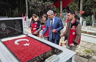 Tekirdağ’da şehit mezarlarına karanfil bırakıldı