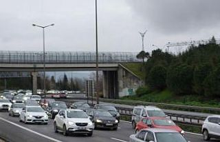 TEM Otoyolu Kocaeli geçişinde tatil dönüşü yoğunluğu