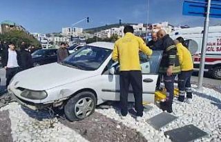 Ters yönden çıkınca kaza kaçınılmaz oldu: 2...