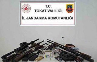 Tokat merkezli operasyonda çok sayıda silah ve mühimmat...