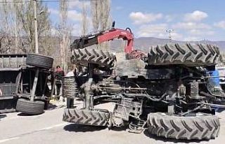 Tokat’ta gübre yüklü traktör devrildi