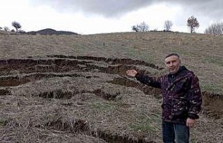 Tokat’ta yağış sonrası heyelan tarlayı kullanılamaz...