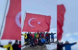 Trabzon’un en yüksek tepesindeki Türk bayrağı...