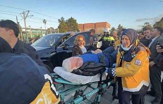 Trafikte direksiyon başında fenalaşan sürücü...