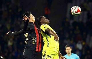 Trendyol Süper Lig: Fatih Karagümrük: 1 - Fenerbahçe:...