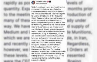 Trump, silah şirketlerinin yöneticileri ile bir...