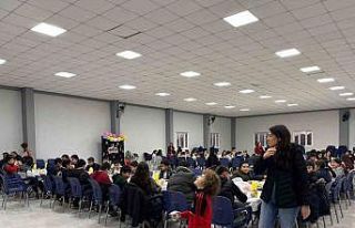 Tüm okul iftar sofrasında buluştu