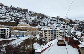 Tunceli’de mart sabahında kar sürprizi