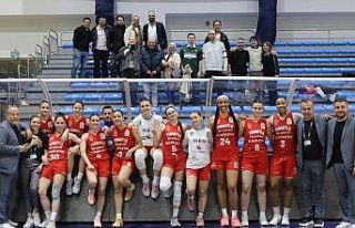 Turgutlu Belediyespor şampiyonluğa bir adım daha...