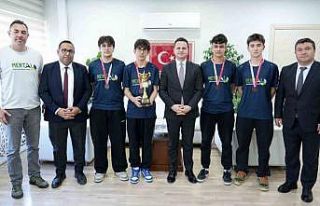 Türkiye üçüncüsü tenisçilerden İl ve İlçe...