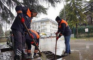 Tuzla Belediyesi yağışa karşı sahada: 100 personel...