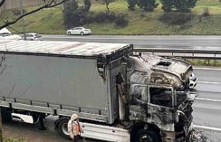 Tuzla’da seyir halindeki tır alevlere teslim oldu