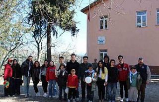 Üniversite öğrencileri köy okulunu yeniledi
