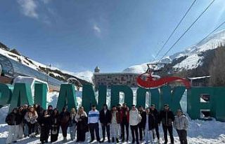Üniversiteli gençler Erzurum’u gezdi