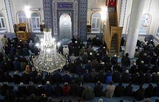 Uşak’ta bayram namazı kılındı