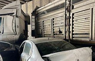 Uşak’ta otomobil ile tır çarpıştı: 1 yaralı