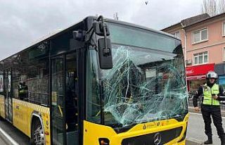 Üsküdar’da iki İETT otobüsü çarpıştı