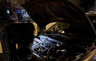 Uygulama noktasında arızalanan otomobilin yardımına,...