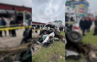 Vakaya giden ambulans kaza yaptı: 1 ölü, 3 yaralı