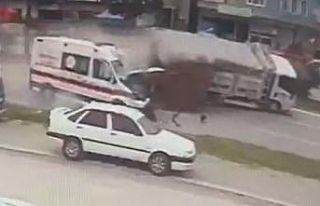 Vakaya giden ambulansın kaza anı kamerada: 1 ölü,...