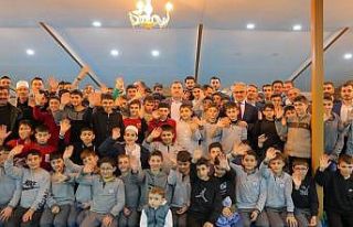 Vali Eldivan hafız adaylarıyla iftarda buluştu