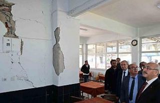 Vali Köşger, 5.1’lik depremin merkez üssü Buldan’da...